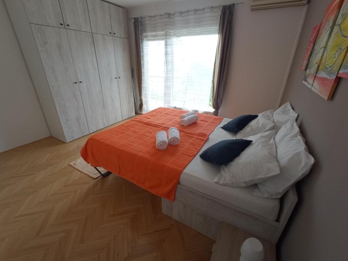 Simun Apartment *