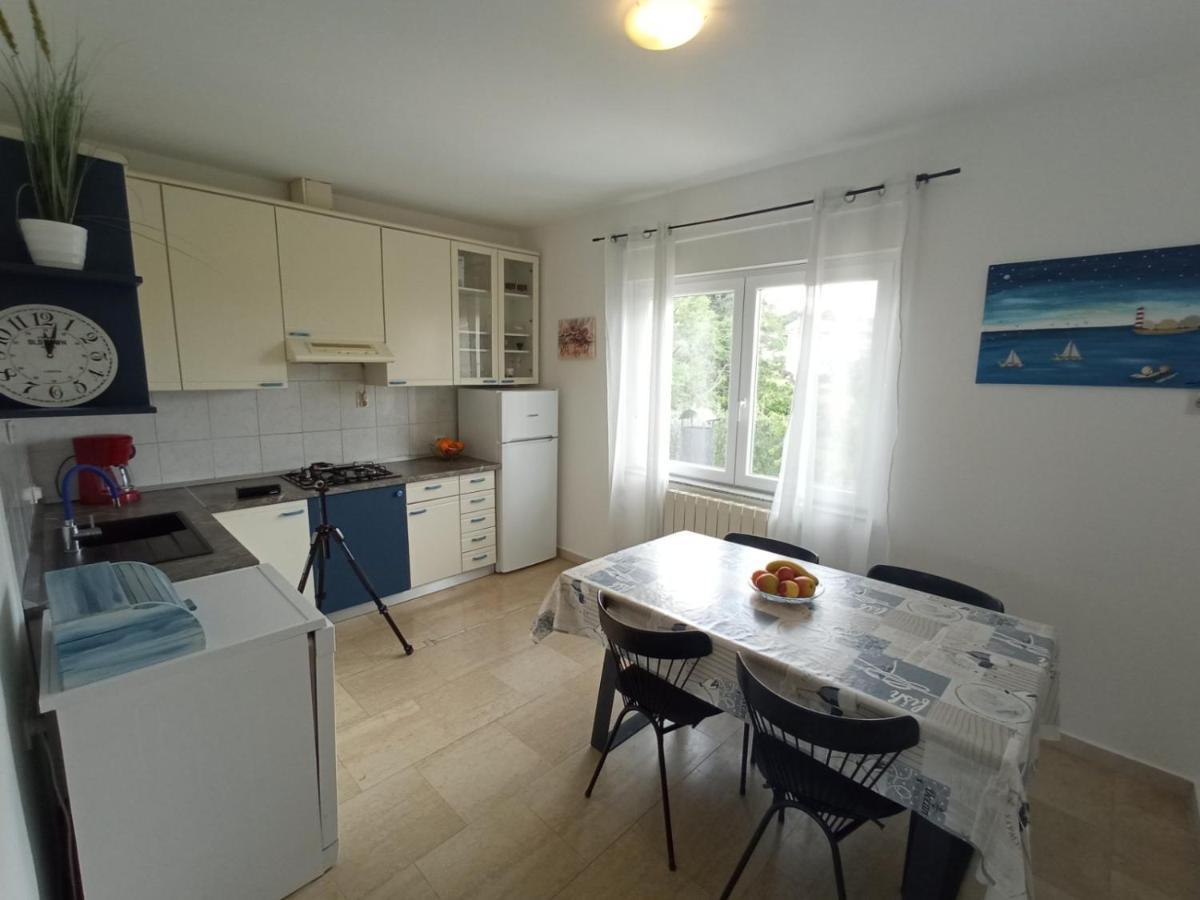 Simun Apartment *